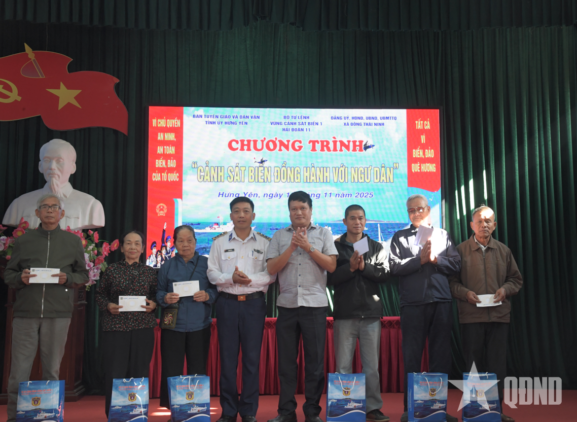 Hải đoàn 11 tổ chức Chương trình  “Cảnh sát biển đồng hành với ngư dân” tại tỉnh Hưng Yên